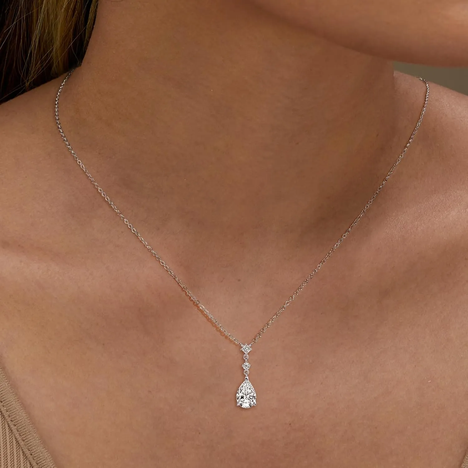 2CT Pear Cut Moissanite Pendant Necklace D Color VVS1 925 Sterling Silver Dainty Pendant for Women Wife Girlfriend Birthday Gifts