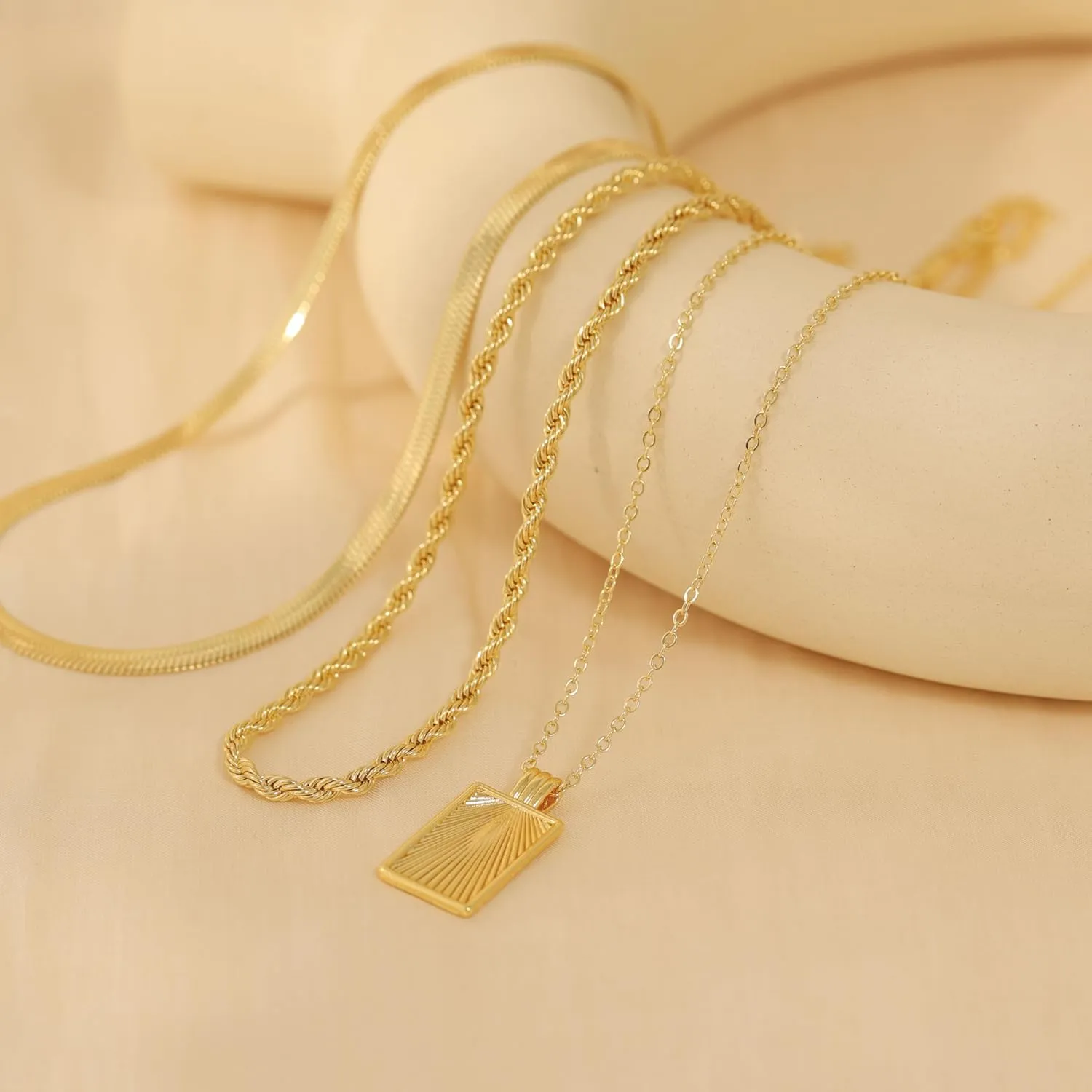 Chunky Gold Necklace for Women, 14K Gold Plated Cuban Link Paperclip Chain Necklace Charm Layered Necklaces for Women Trendy Statement Herringbone Choker Necklace for Women Thick Gold Jewelry