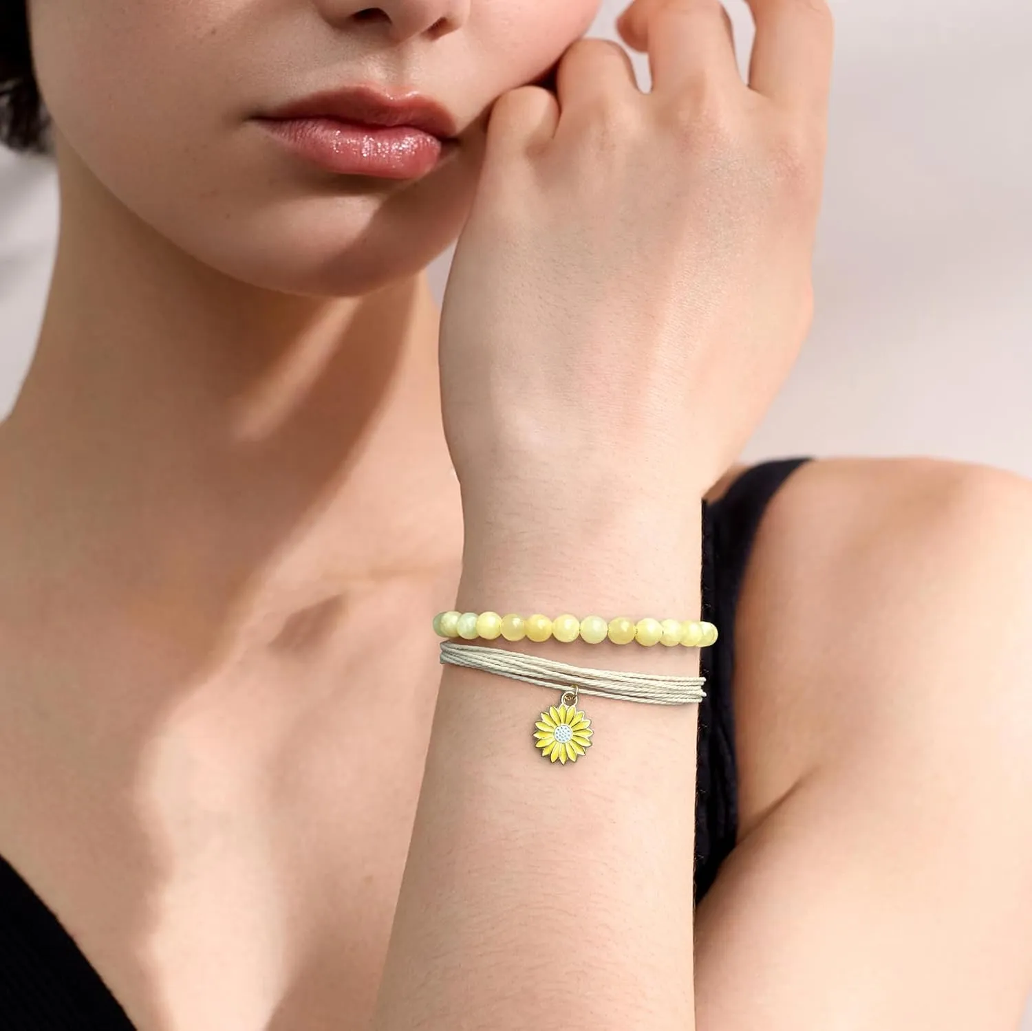 GolbalJew Natural Stone Beaded Bracelets for Women Boho Sunflower String Bracelet Adjustable Rope Bracelet Set Cute Daisy Charm Jewelry Gift