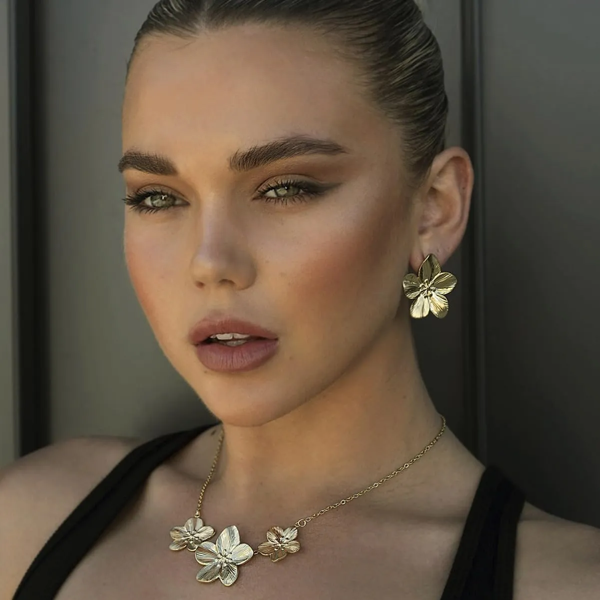 Gold Flower Earrings for Women Dangling Big Statement Earrings for Women Large Floral Stud Earring Daisy Spring Summer Fancy Earring Chunky Flower Gold Jewelry
