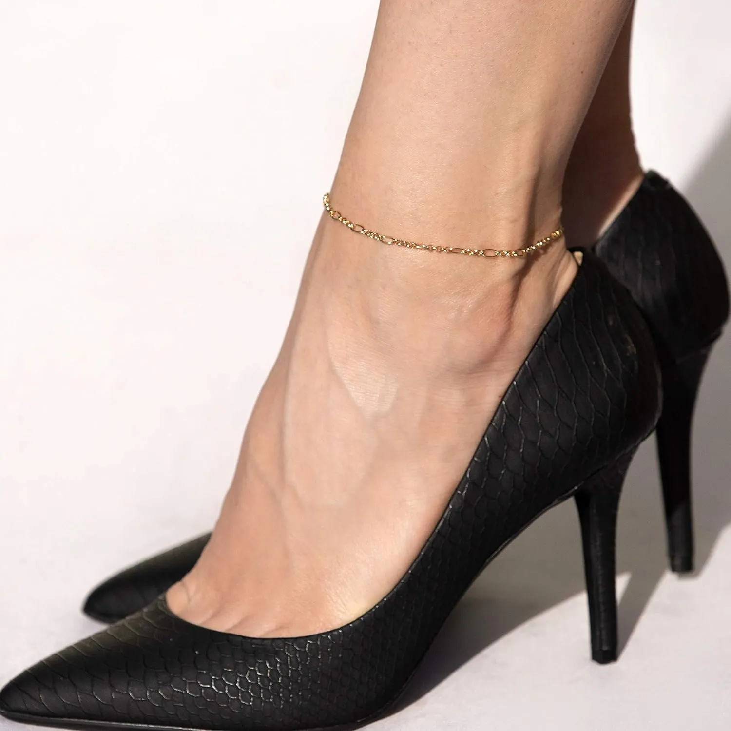 LIFETIME JEWELRY Womens Gold Anklet 2mm Figaro Link Chain Ankle Bracelet 24k Real Gold Plated