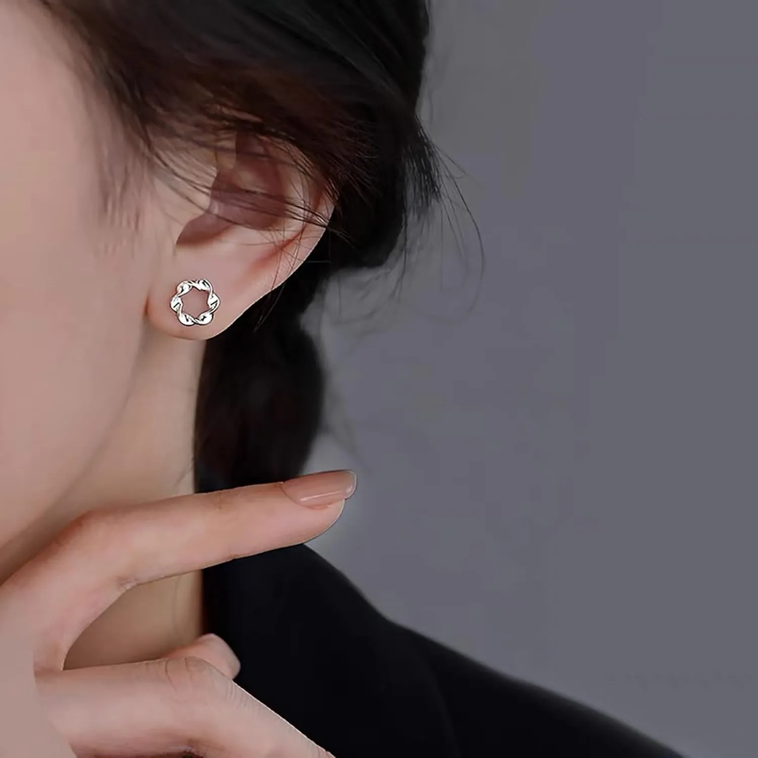 Reffeer Solid 925 Sterling Silver Circle Stud Earrings for Women Teens Minimalist Open Stud Earrings Hollow Stud Earrings