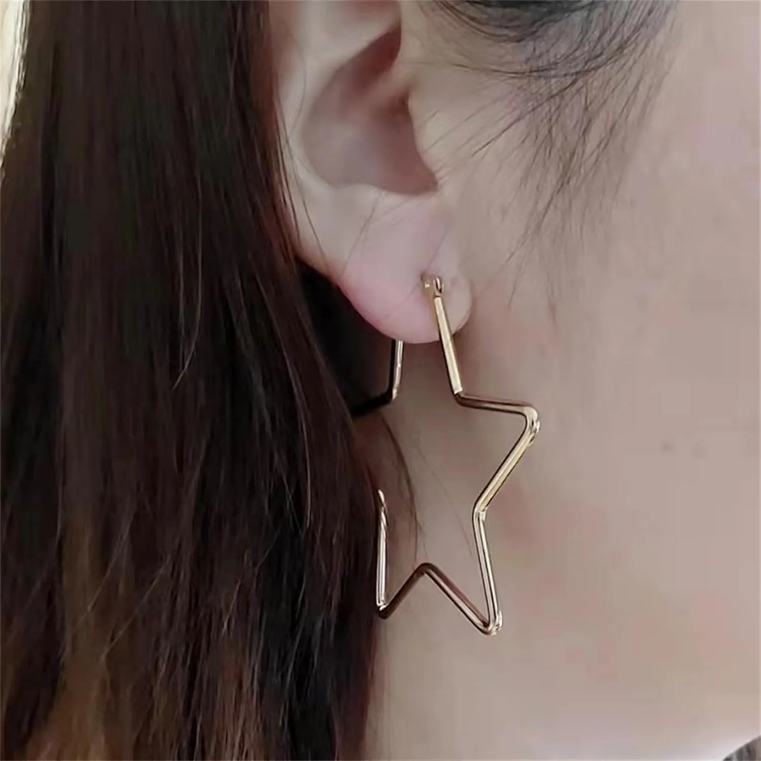Stainless Steel Heart Hoop Earrings for Women Hypoallergenic Gold Silver Black Plated Large Simple Hollow Love Shape Metal Wire Huggie Hoop Earrings for Her Wife Mom Daughter Sister Friend Jewelry Gifts