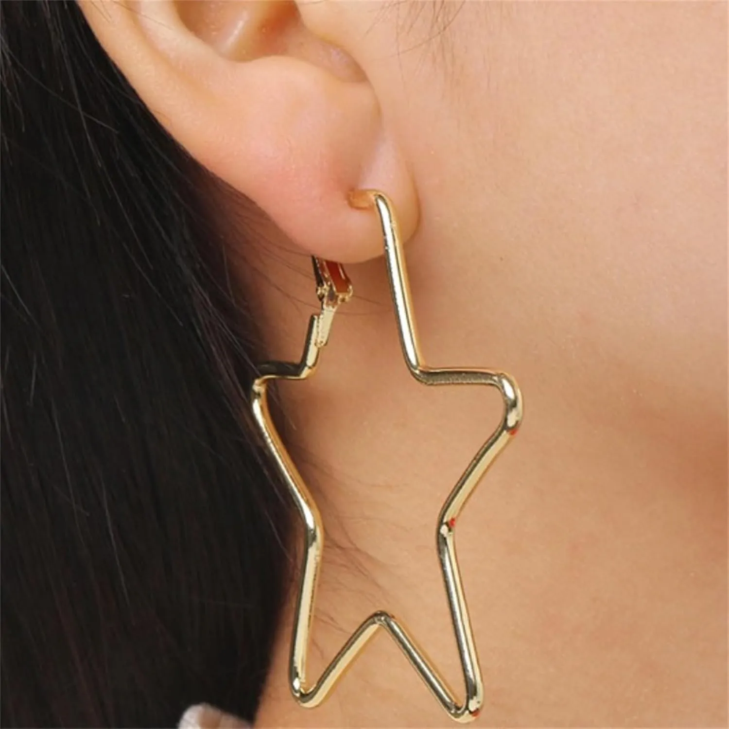 Stainless Steel Heart Hoop Earrings for Women Hypoallergenic Gold Silver Black Plated Large Simple Hollow Love Shape Metal Wire Huggie Hoop Earrings for Her Wife Mom Daughter Sister Friend Jewelry Gifts