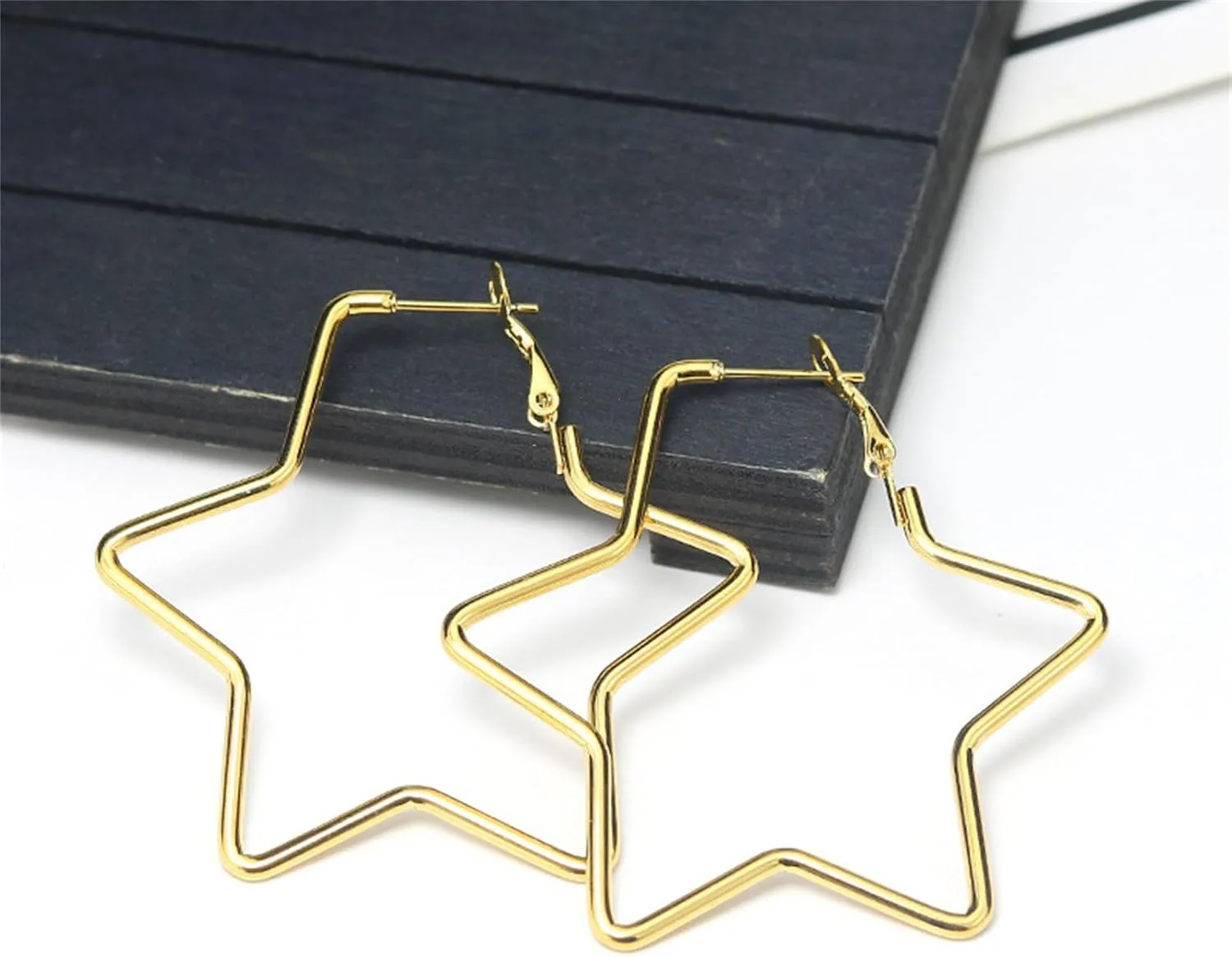 Stainless Steel Heart Hoop Earrings for Women Hypoallergenic Gold Silver Black Plated Large Simple Hollow Love Shape Metal Wire Huggie Hoop Earrings for Her Wife Mom Daughter Sister Friend Jewelry Gifts